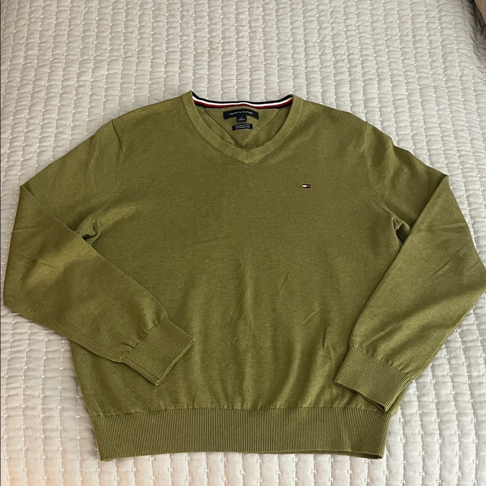 Tommy Hilfiger Men's V-Neck Green Sweater